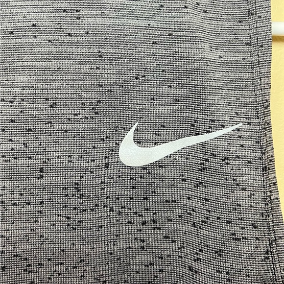 SOLD Nike Grey Dri-Fit Ombré Workout Tank Top (Gym, Running, Training) Size XS - Picture 4 of 9